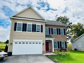Building Photo - 105 Oak Meadow Ln