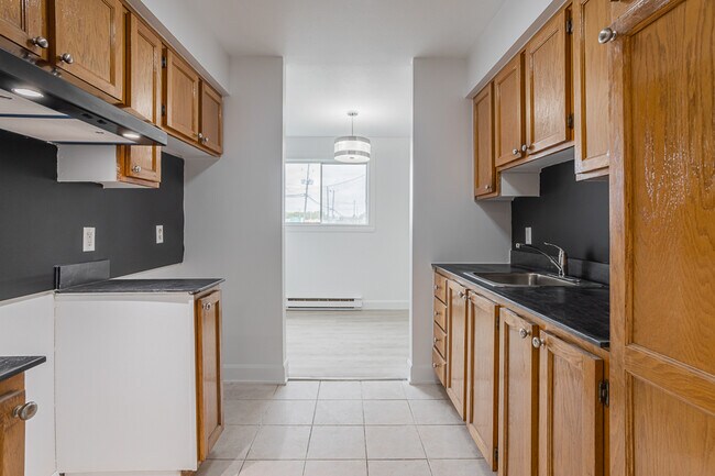 Building Photo - 610 Martel