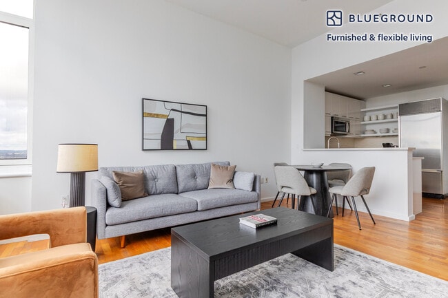 Foto del edificio - 635 W 42nd St