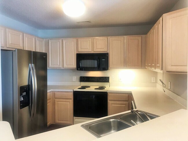 Foto del edificio - 2BR Waterfront Condo in Davidson. Enjoy Be...