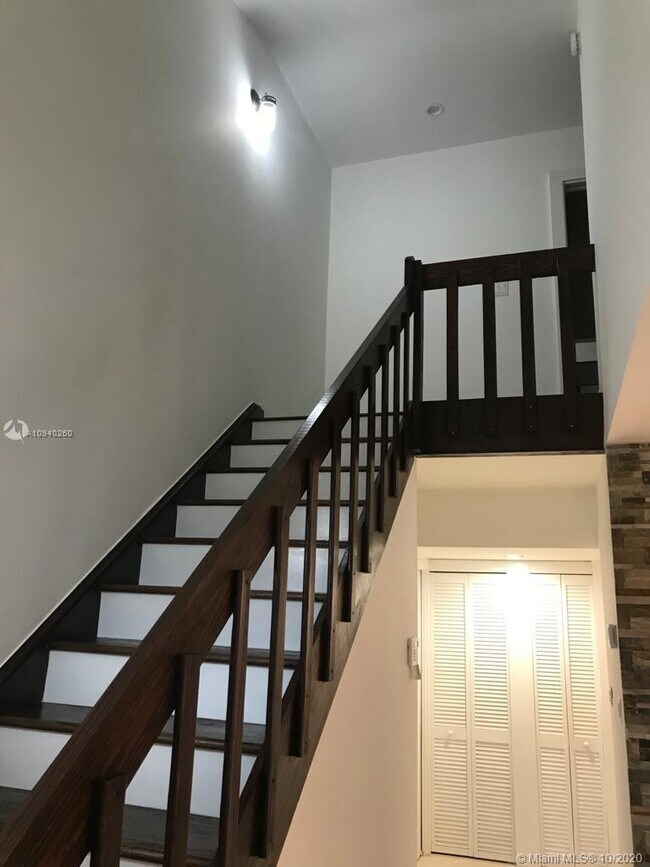 Building Photo - 11543 SW 109th Rd 24B Miami Fl 33176