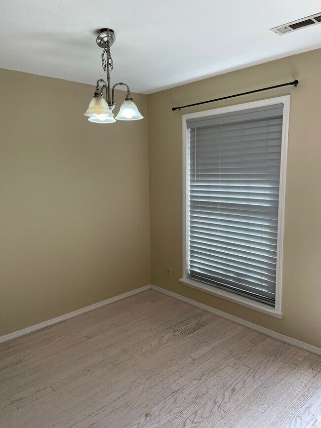 Foto del edificio - Darling 1 Bed, 1.5 Bath Townhouse with sma...