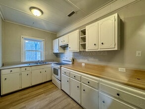 Building Photo - 208 Wilson St