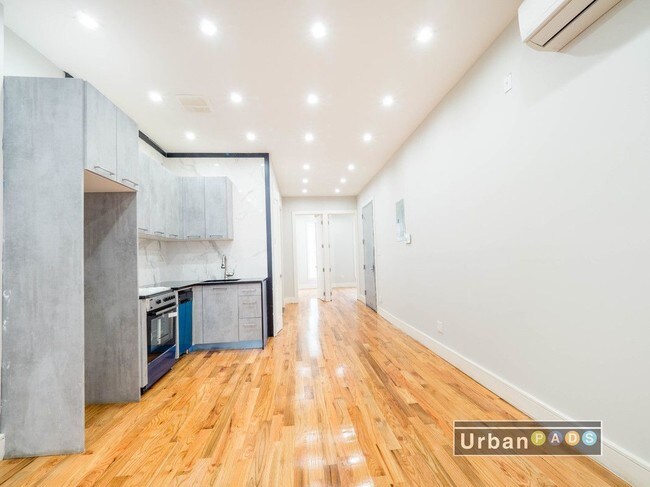 Foto del edificio - 526 Willoughby Ave