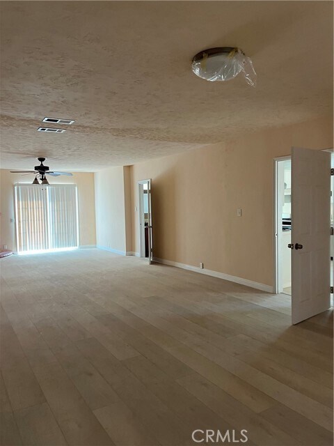 Foto del edificio - 12440 Elliott Ave