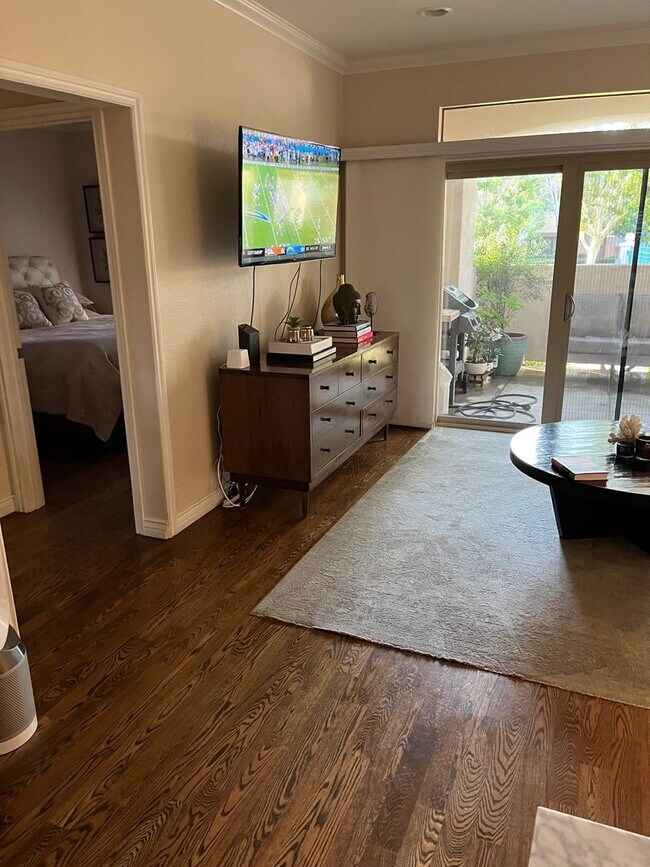 Building Photo - Epic REA - 2 BR / 2 BA Condo w/1 Parking i...