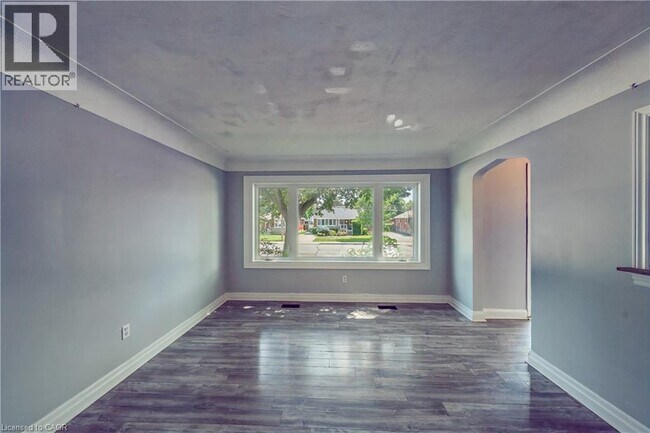 Building Photo - 244 Upper Paradise Rd
