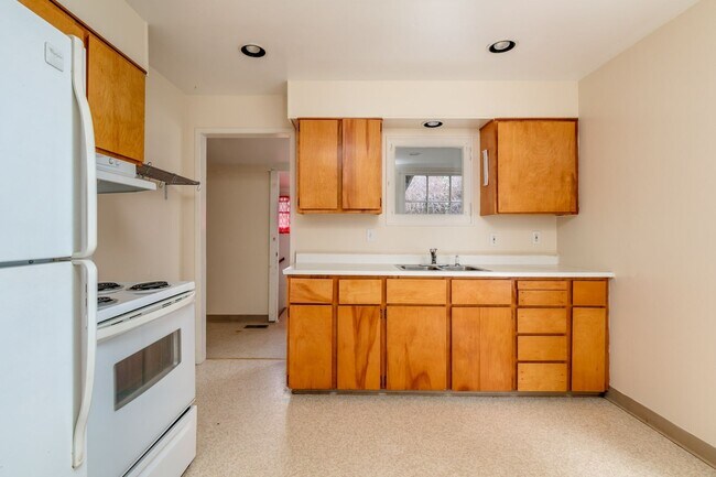 Building Photo - Richmond Cutie - 2 Bed 1 Bath House!