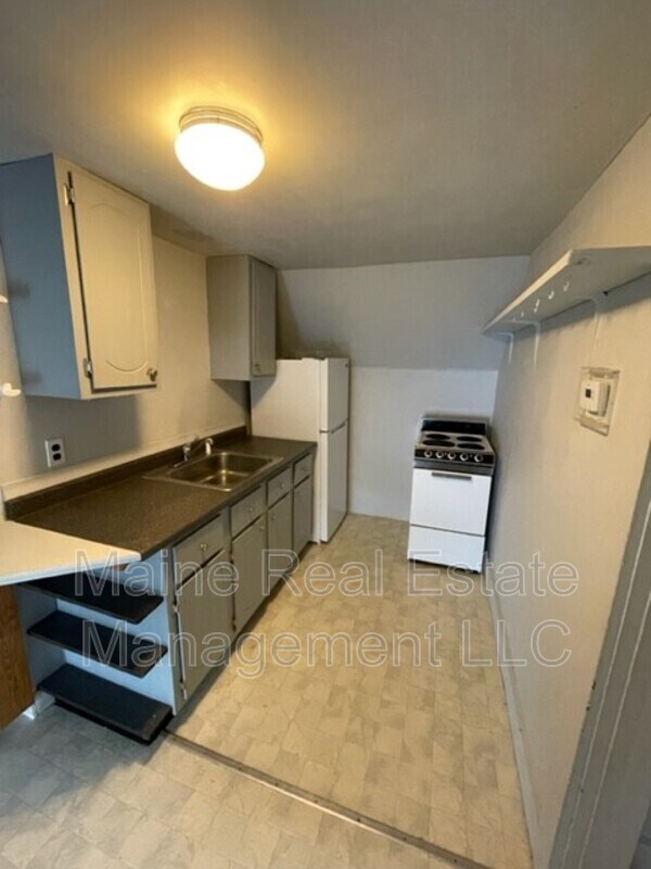 13 High St Unit Apt. 3, Waterville, ME 04901 Condo for Rent in