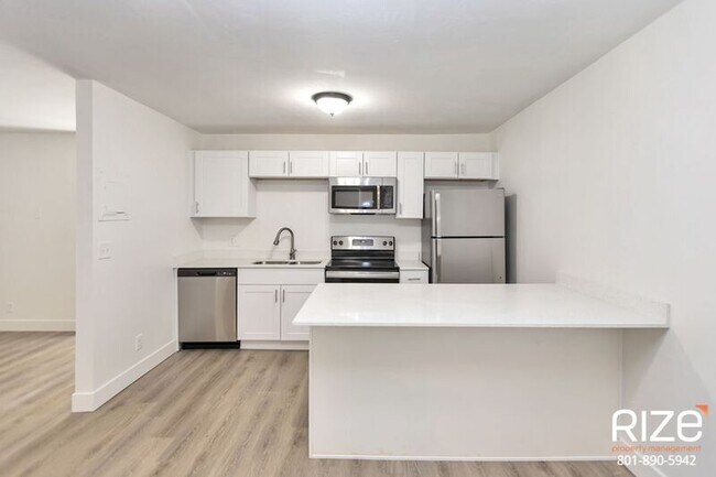 Building Photo - 935 E 600 S