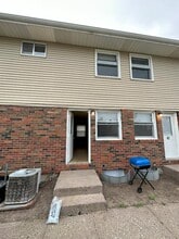 Building Photo - 32-46 Manor Dr