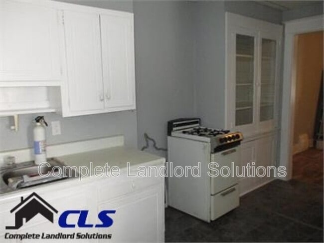 Building Photo - 1233 S 10th St