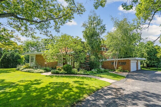 Building Photo - 1160 Skokie Ridge Dr