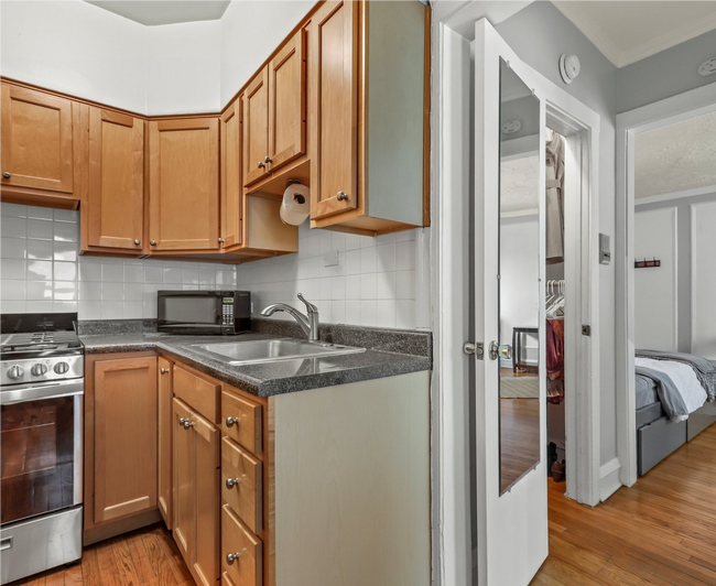 Building Photo - 2324 N Lincoln Park W