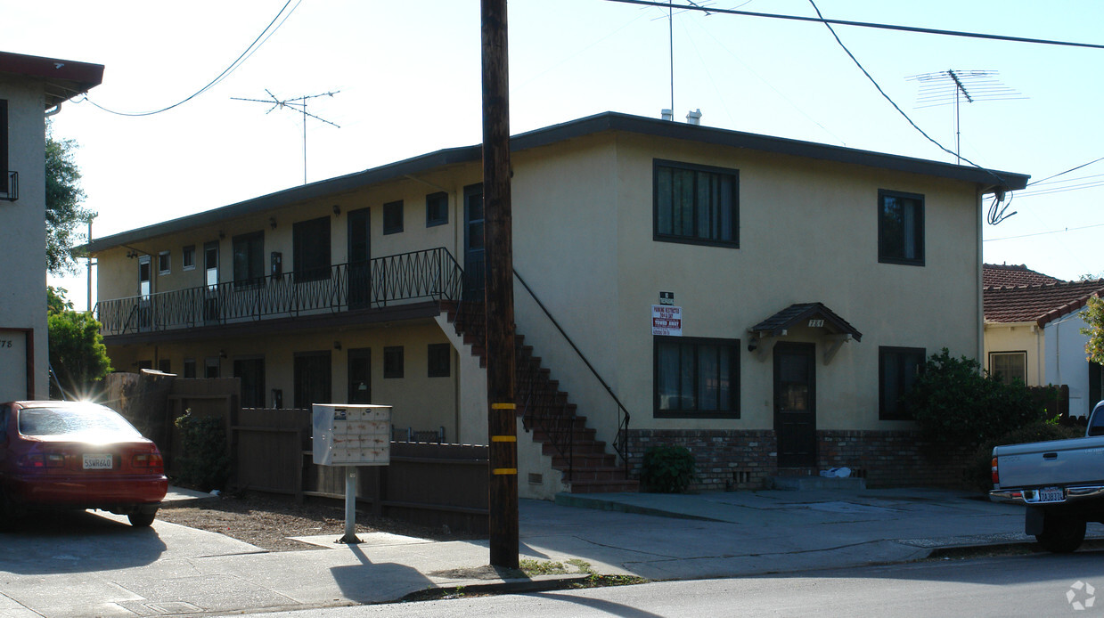 Primary Photo - Vine Street Apartments