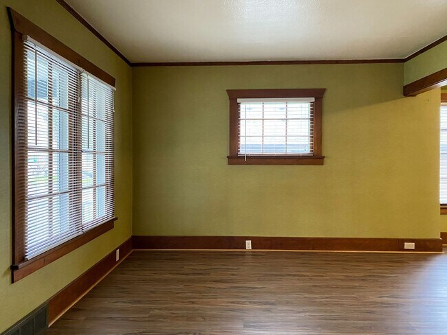 Building Photo - Sweet Home in The Dalles