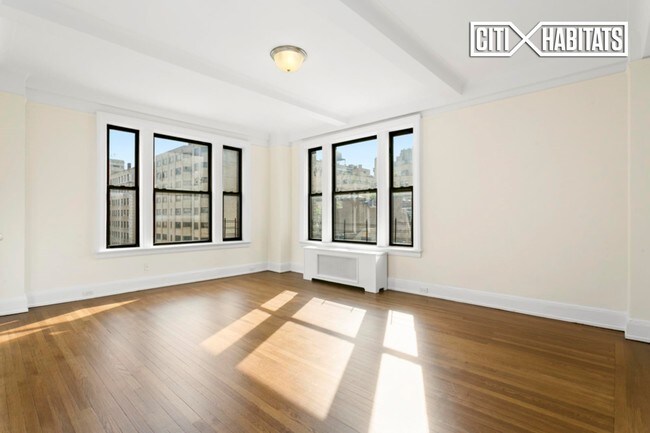 Building Photo - 35 E 84th St