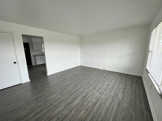 Foto del edificio - 26940 - 26950 Mosbaugh Road