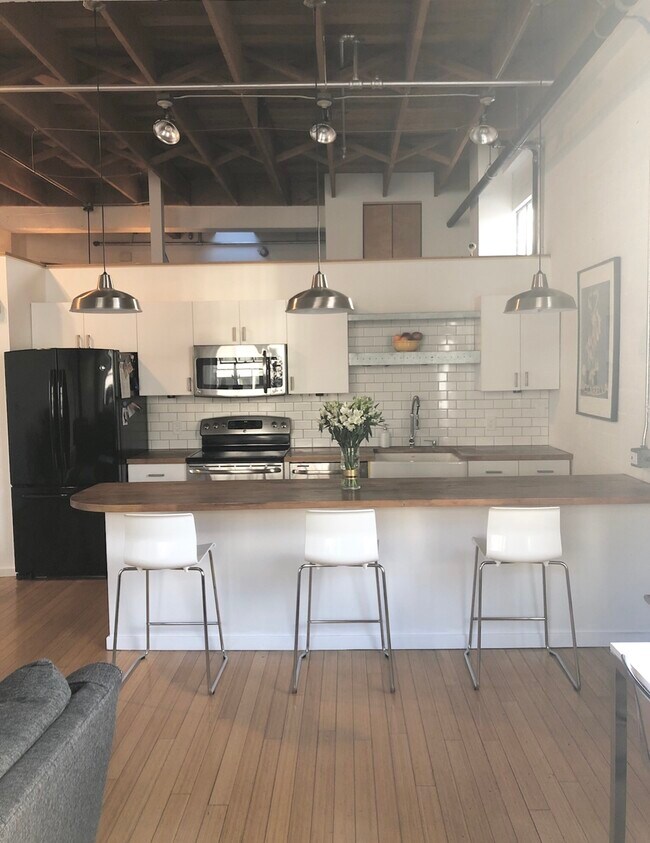 Building Photo - 255 3rd St