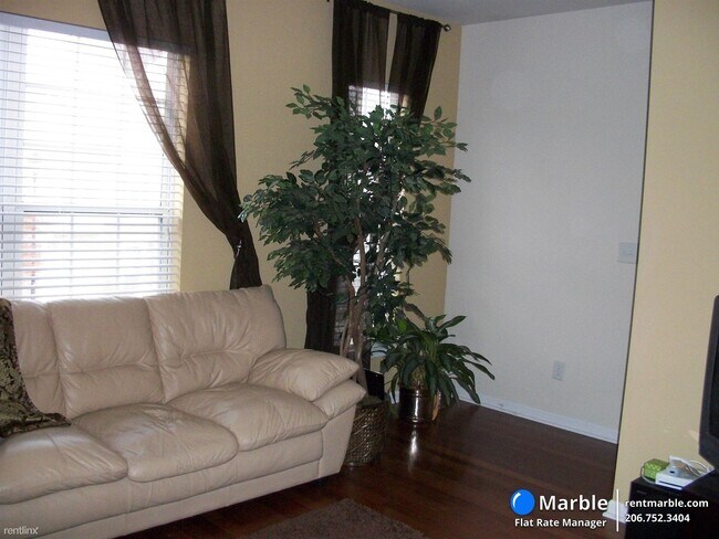 Foto del edificio - 2 br, 2.5 bath Townhome - 2179 Dillard Xing
