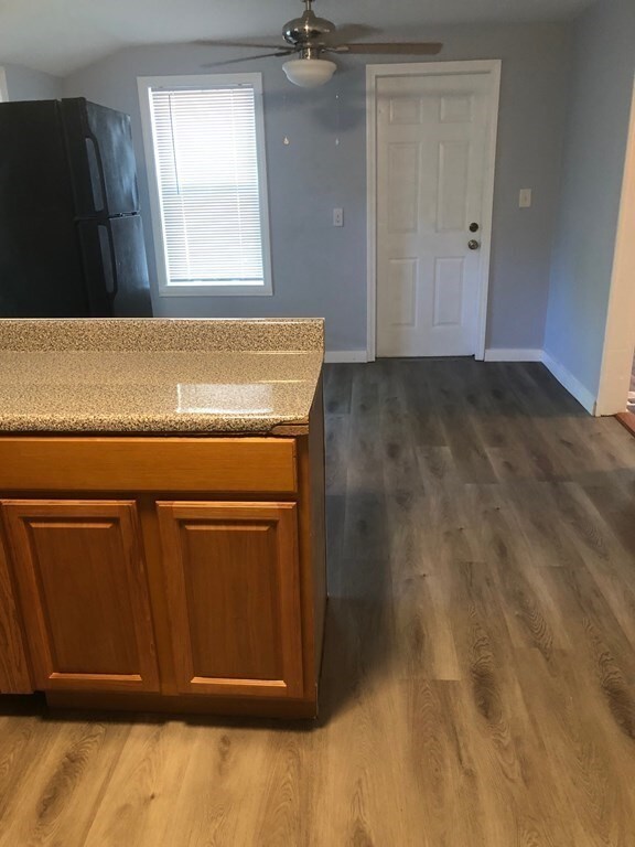 Foto del edificio - 810 Montello St