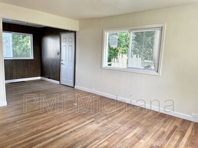 Building Photo - 4422 Huron Cir