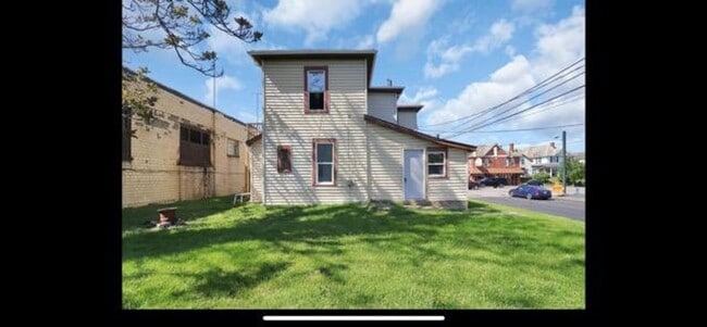 Foto del edificio - 715 1/2-570-572 E Main St