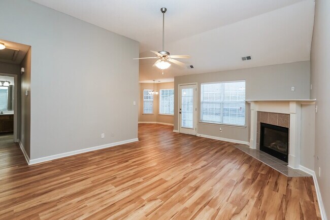 Foto del edificio - 7135 Maple Grove Rd