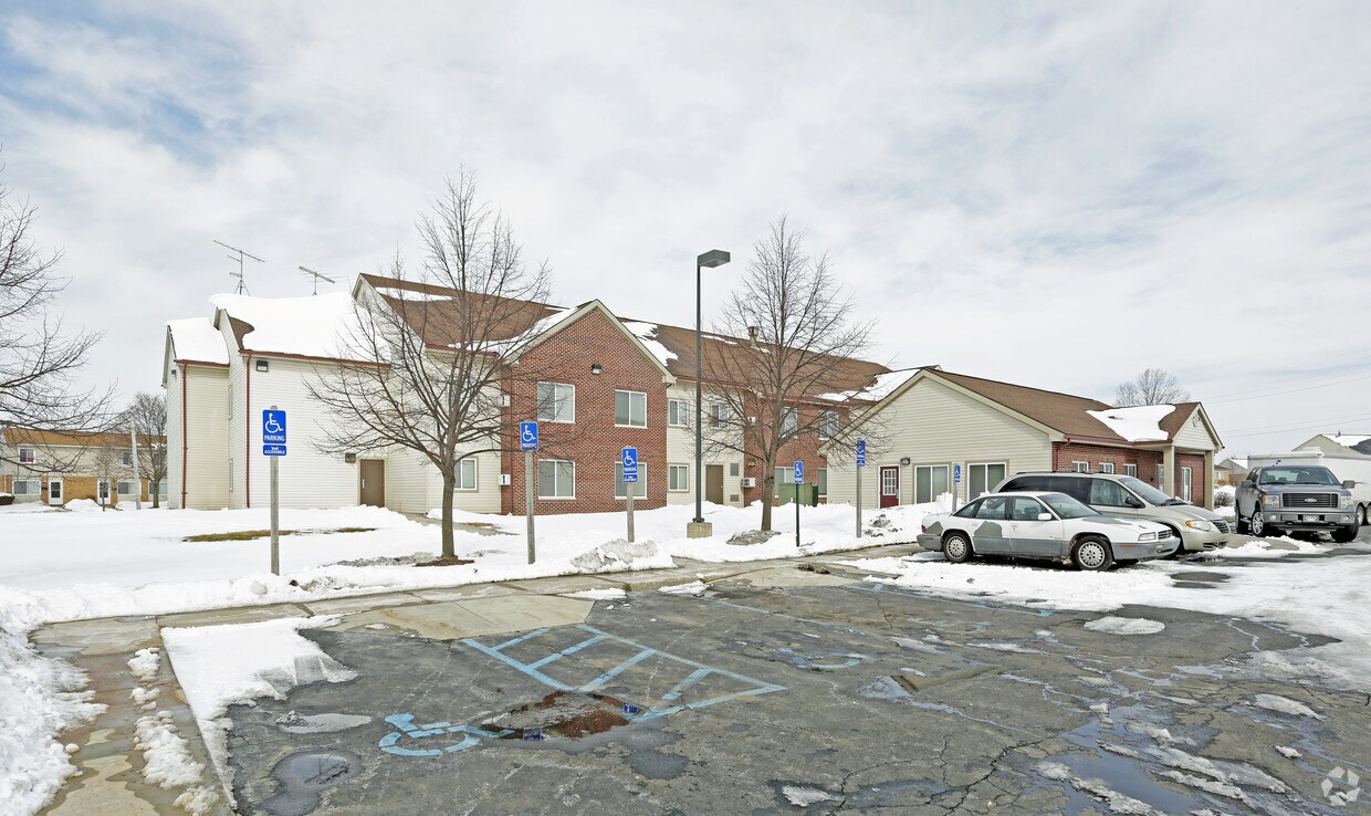 Pontiac Plains Apartments in Pontiac, MI