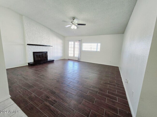 Foto del edificio - 4616 N 105th Ave