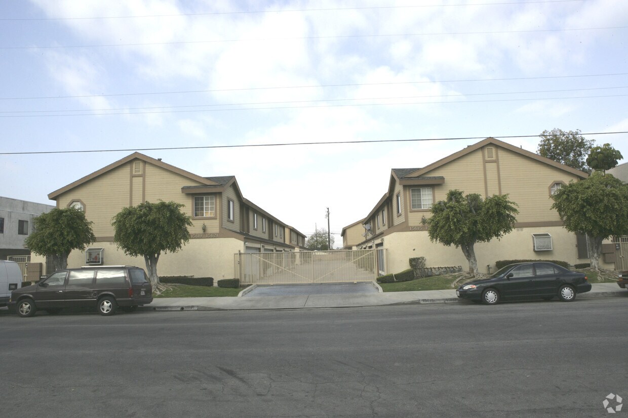 Building Photo - Belshire Apartments