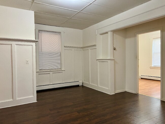 Building Photo - 422 Broad Ave