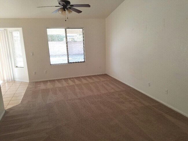 Foto del edificio - SPACIOUS HOME IN GREAT NORTHWEST LOCATION!