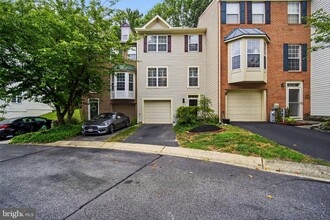 Building Photo - 107 Quiet Waters Pl