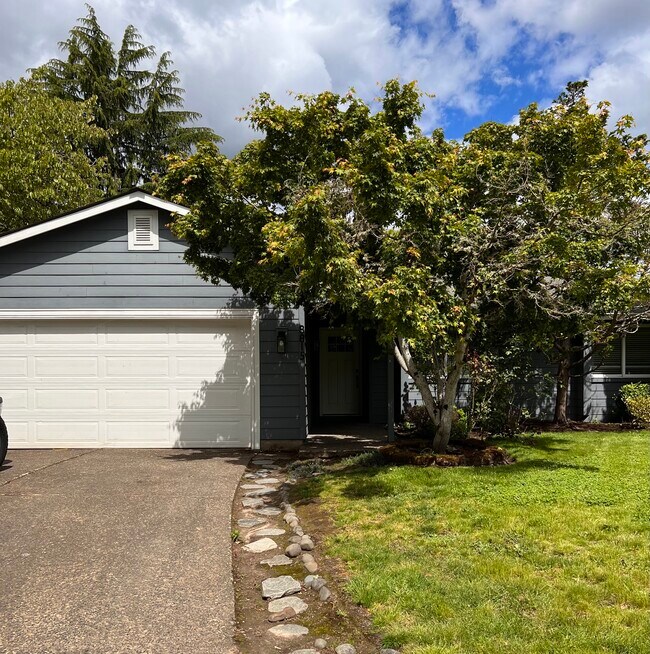 Building Photo - 8815 SW Avon Ct