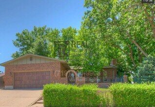 Building Photo - 2541 Taylor Ln