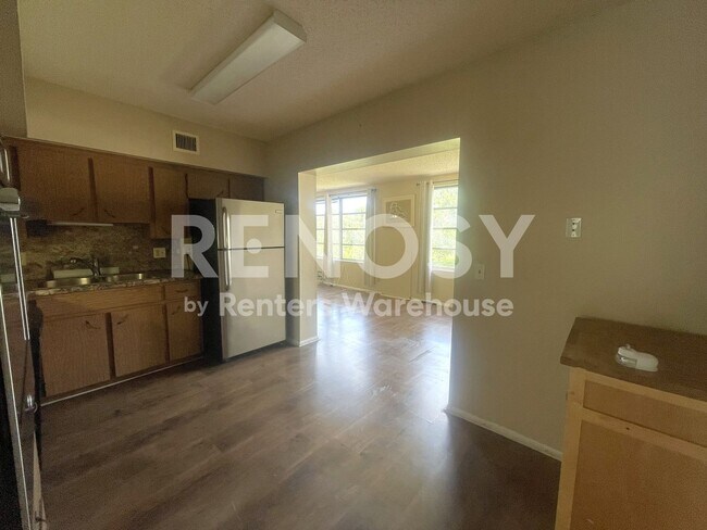 Building Photo - 2402 Ecuadorian Way