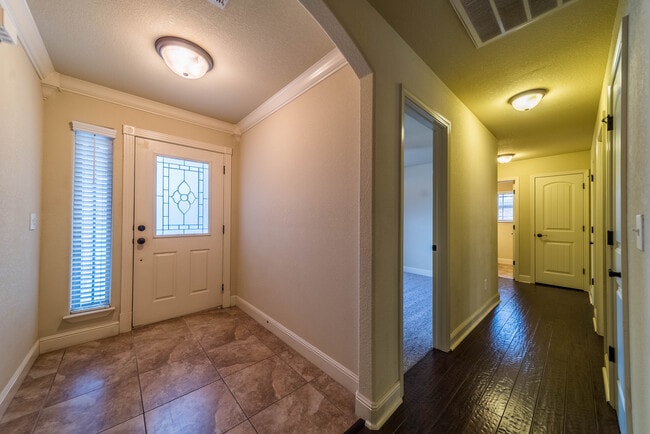 Building Photo - 3205 SW Briar Creek Ave