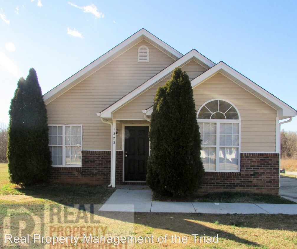 Primary Photo - 1223 Nealtown Rd