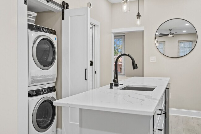 Foto del edificio - 218 4th St SE