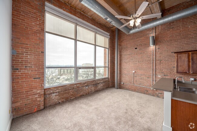 1 habitación, 1 baño - 767 pies cuadrados - Sala de estar/comedor - The Lofts at Waterfront Place