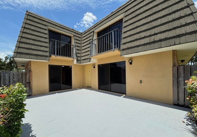 Building Photo - 1402 14th Way