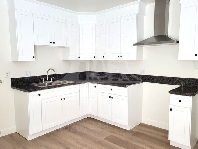 Foto del edificio - Forest Grove St 11238-11246