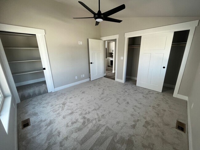 Building Photo - MODERN 1 BEDROOM, 1 BATHROOM TWINHOME WITH...