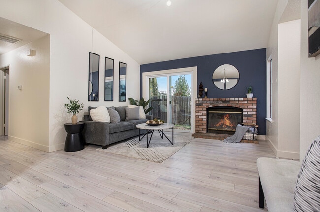 Building Photo - 131 Trident Ct