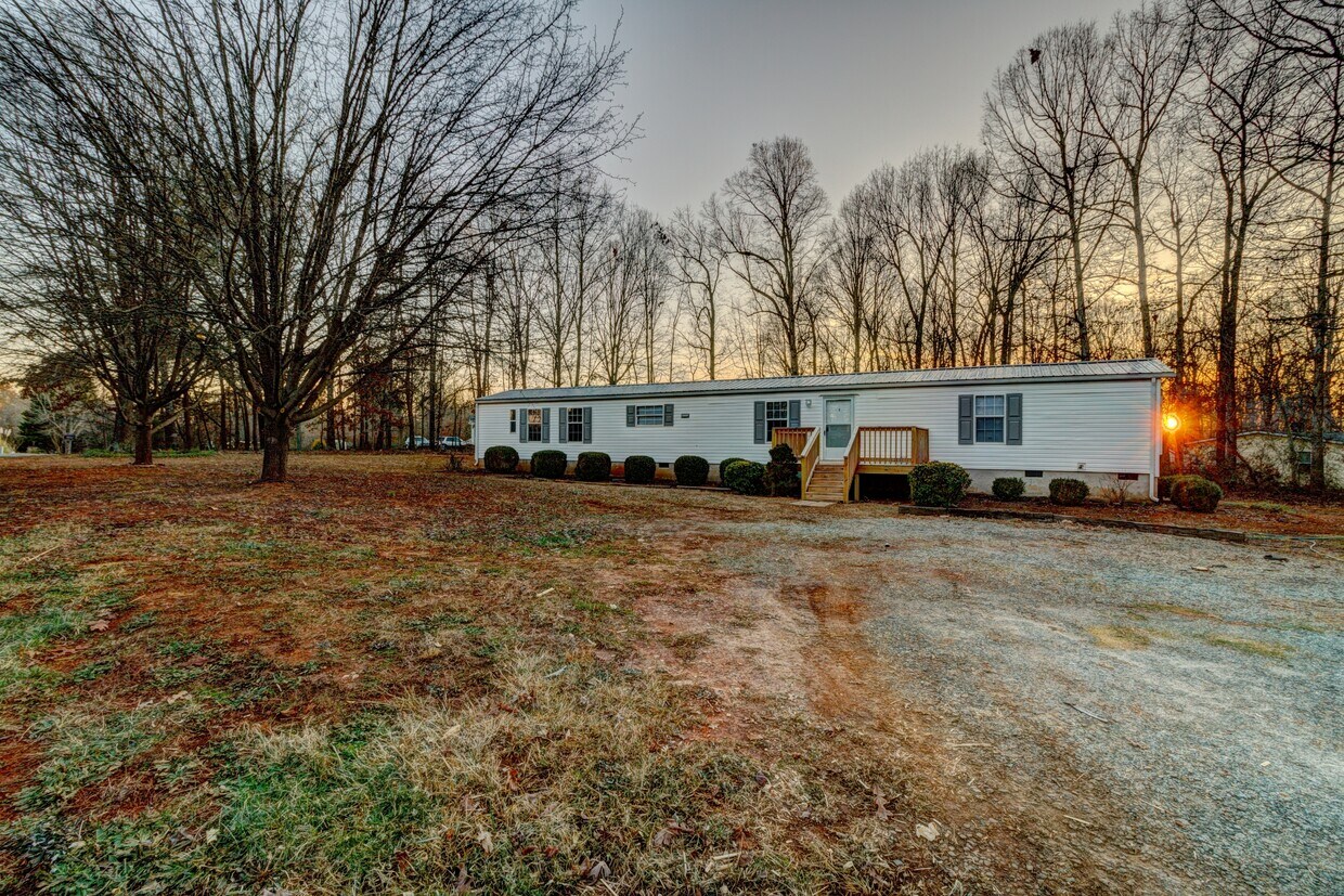 1400 Maiden Wood Cir, Maiden, NC 28650 House Rental in Maiden, NC