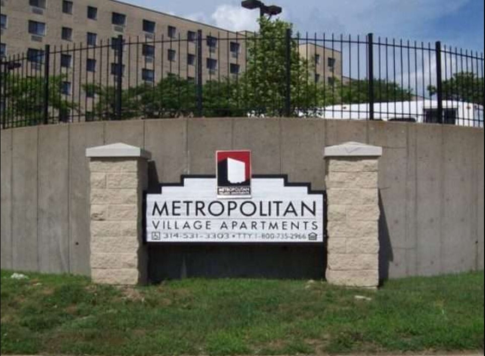 Foto principal - Metropolitan Village Apartments - 55 + Years