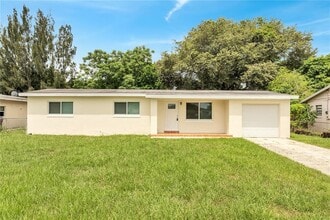 Building Photo - 1040 San Luis Dr