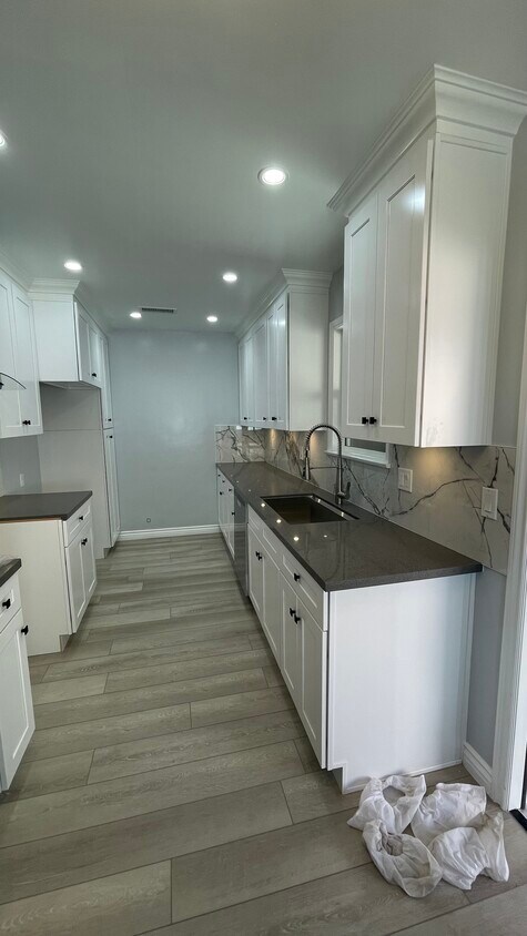 Foto principal - 310 S Santa Anita Ave