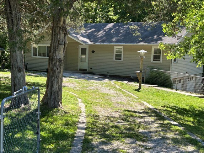 Foto del edificio - 7171 Rosemary Ln